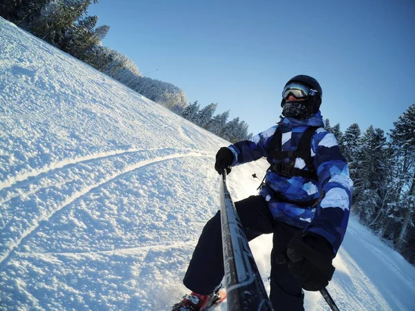 Esquí de montaña en Rumania — Foto de Stock