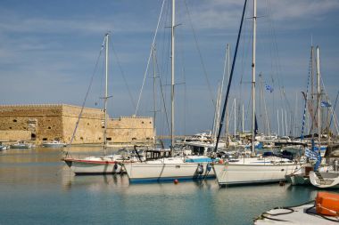 Tekneler ve yatlar Port 