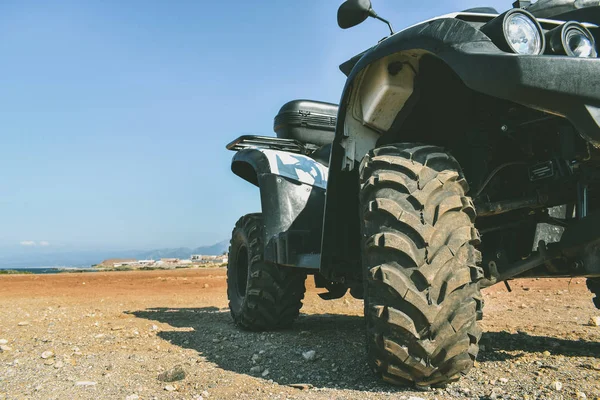 ATV offroad on sea and sky background — Stock Photo, Image