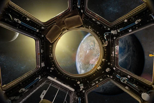 View from a porthole of space station on the Earth background. — Stock Photo, Image