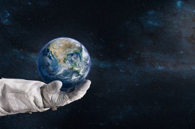 Dünya astronot elinde. Dünya günü kavramı.