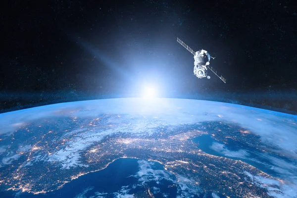 Planeta Tierra Azul. Lanzamiento de naves espaciales al espacio . —  Fotos de Stock