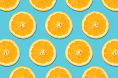 Portakal yapılmış yaratıcı düzeni. Düz yatıyordu. Yiyecek vegan kavramı.