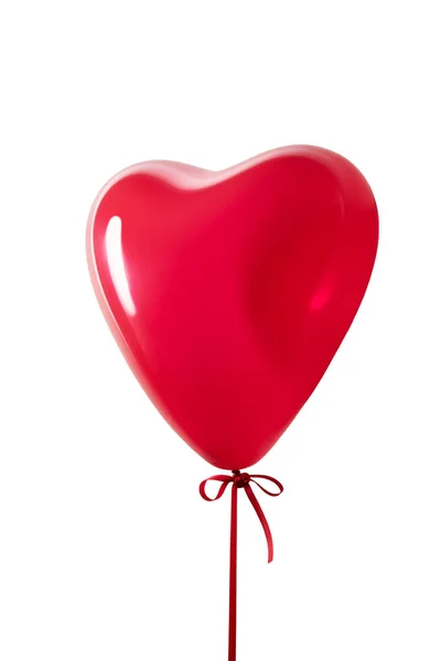 Balão de coração vermelho isolado em um fundo branco . — Fotografia de Stock
