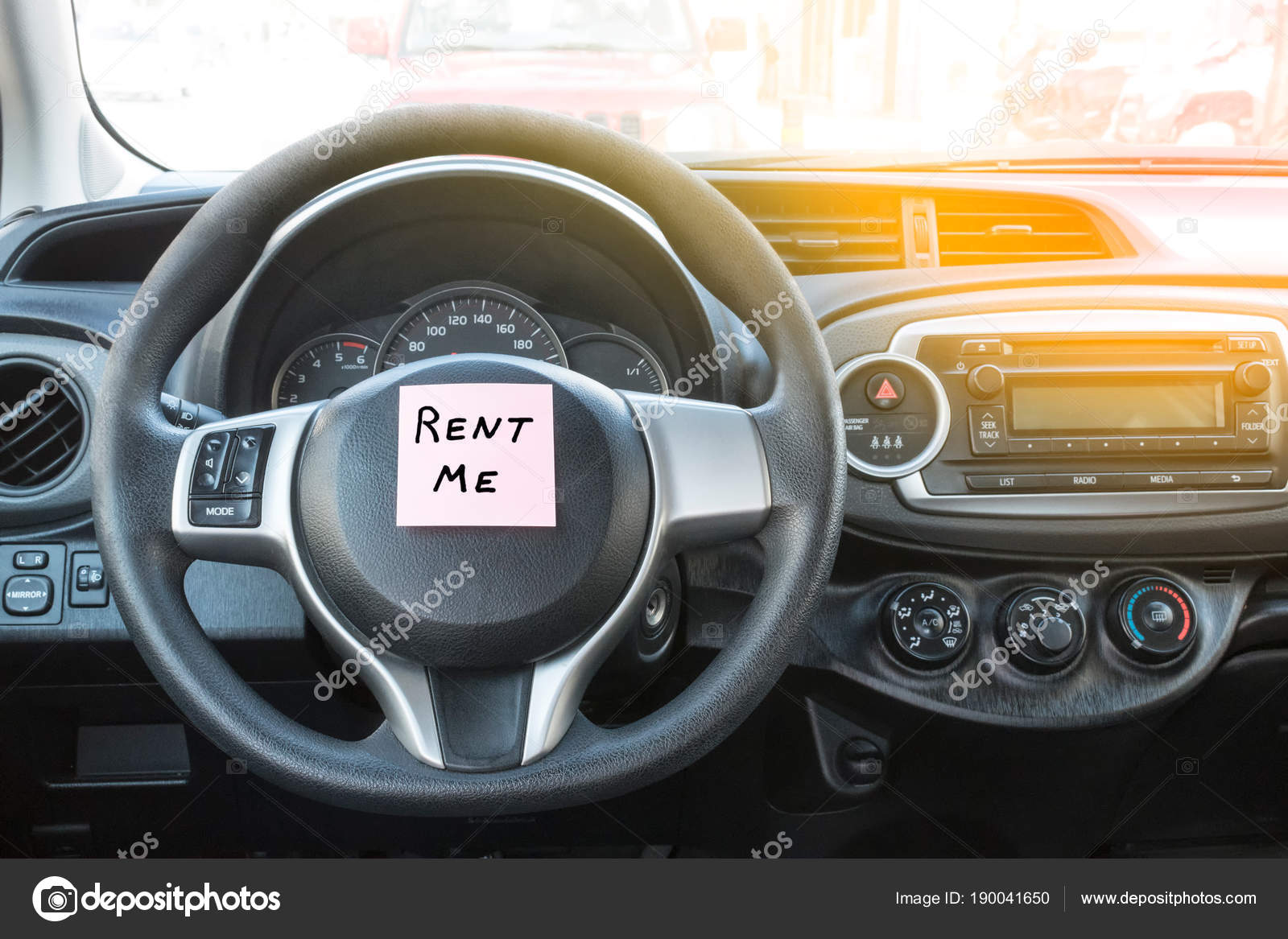 Auto interieur close-up. Verhuur teken. Huur mij tekst — Stockfoto ... Auto interieur close-up. Verhuur teken. Huur mij tekst — Stockfoto ...