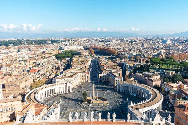 Letecký pohled na náměstí svatého Petra ve Vatikánu a Říma. — Stock fotografie
