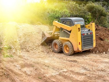 Küçük buldozer çalışır