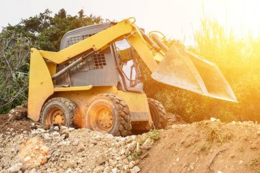 Küçük buldozer çalışır