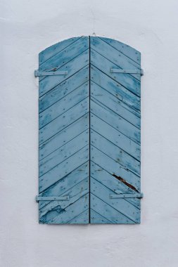 Eski ahşap pancurlar bir Akdeniz evi