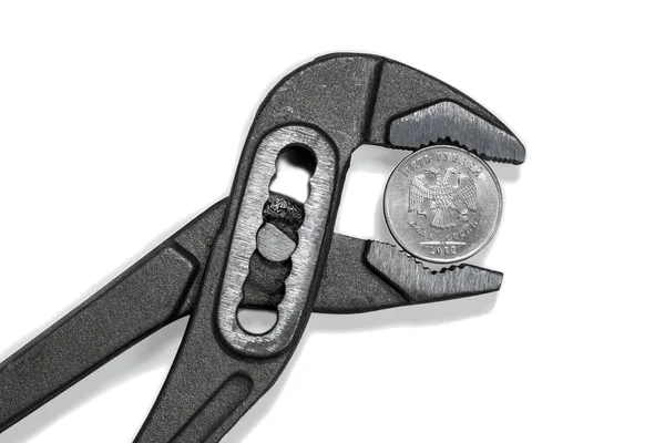 The coin in vise on the white background as a symbol of economic sanctions against of Russia — Stock Photo, Image