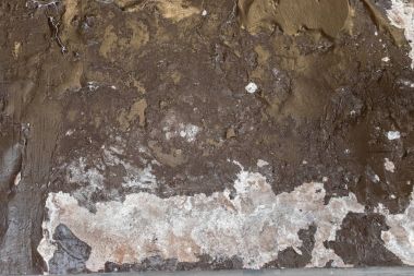 çatlak ve kırık doku ile eski beton duvar