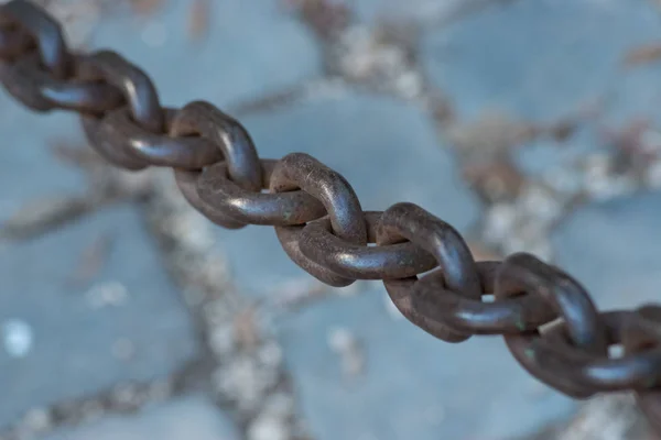 Steel chain, Rusty chains.