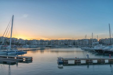 Atina, Yunanistan - Marth 11, 2018: Akşam görünümü Zeus Marina Atina