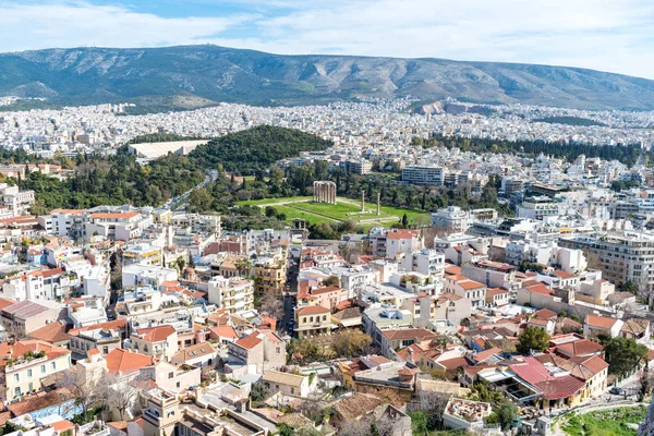 View of temple of Olympian Zeus and Athens, view from Acropolis hill — Stock Photo, Image