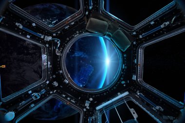 Lombar uzay istasyonu toprak zemin üzerine gelen görüntüleyin. Nasa tarafından döşenmiş bu görüntü unsurları.