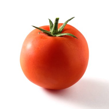 Beyaz arkaplanda izole edilmiş taze domates.