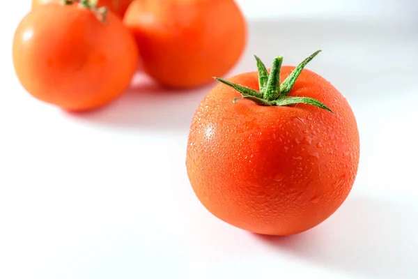 Fresh tomatoes isolated on white background. Tomato with drops. — Stock Photo, Image