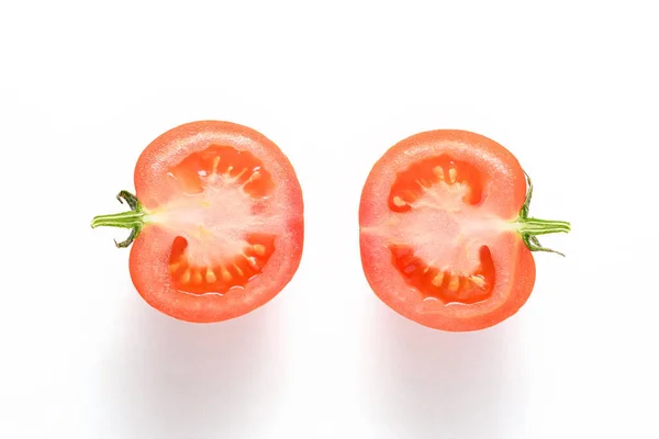 Medio tomate fresco aislado sobre fondo blanco. Vista superior . —  Fotos de Stock