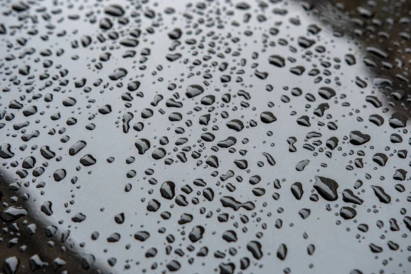 Wassertropfen Nach Regen Auf Schwarzem Metallischen Hintergrund — Stockfoto