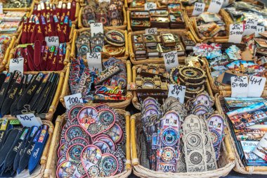 Prag, Çek Cumhuriyeti - 18 Ocak 2020: Prag, Çek Cumhuriyeti 'ndeki farklı alt kuruluşlara bakış.