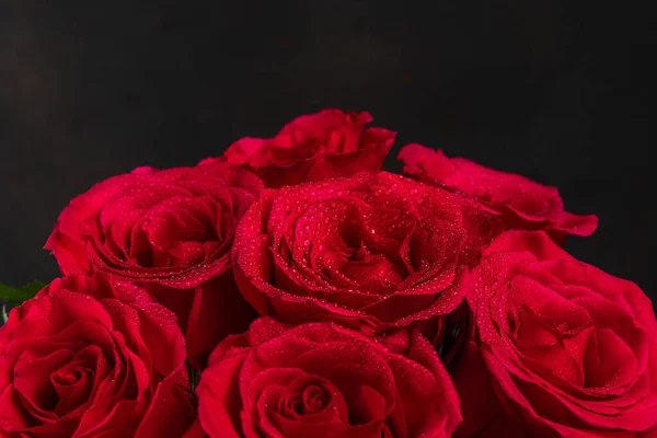 Ramo Rosas Rojas Sobre Fondo Oscuro Tarjeta Felicitación Para Día —  Fotos de Stock