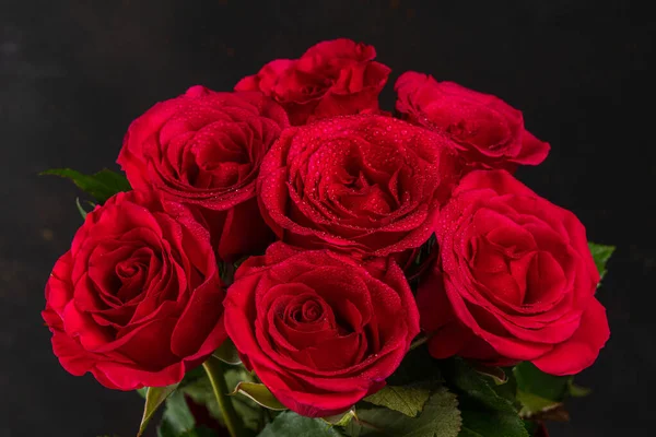 Ramo Rosas Rojas Sobre Fondo Oscuro Tarjeta Felicitación Para Día —  Fotos de Stock