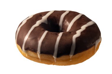 Beyaz arka planda izole edilmiş çikolatalı donut..