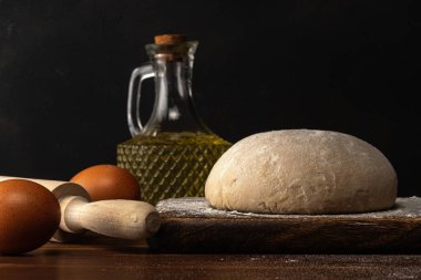 Ekmek ya da pizza için taze çiğ hamur..