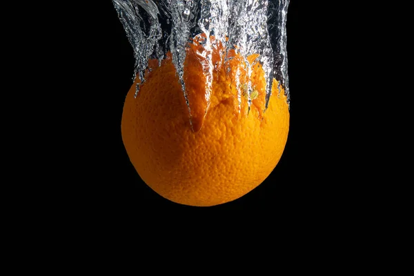 Fresh Whole Orange Fruit Water Splash Isolated Black Background Minimal — Stock Photo, Image