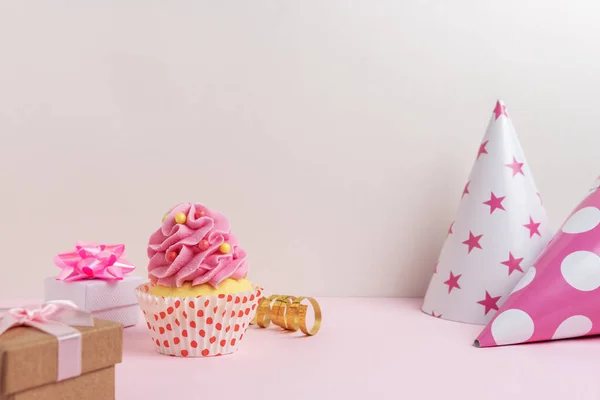 Kleurrijke Viering Achtergrond Met Diverse Feest Decoratie Cupcake Minimaal Partijconcept — Stockfoto
