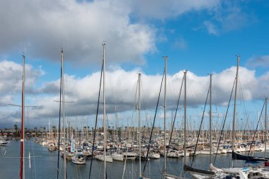 Barselona, İspanya - 13 Mart 2019: Barcelona Limanı Yatları.