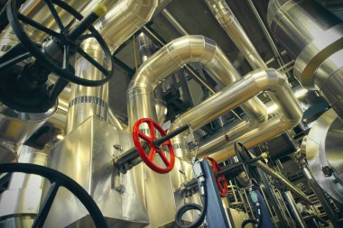 donanımları, kablolar ve borular modern Endüstr içinde bulunan