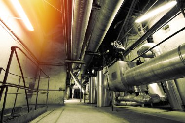 donanımları, kablolar ve borular modern Endüstr içinde bulunan