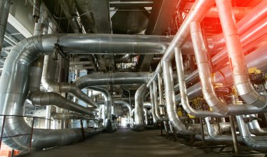 donanımları, kablolar ve borular modern Endüstr içinde bulunan