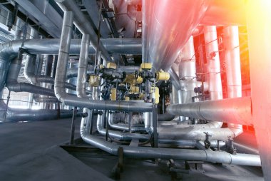 donanımları, kablolar ve borular modern Endüstr içinde bulunan