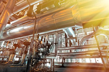 donanımları, kablolar ve borular modern Endüstr içinde bulunan