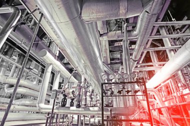 Sanayi Bölgesi, çelik boru hatları, vanalar, kabloları ve yürüyüş yolları