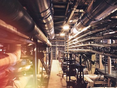 ekipman, kablolar ve borular