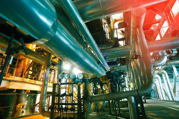 donanımları, kablolar ve borular modern Endüstr içinde bulunan