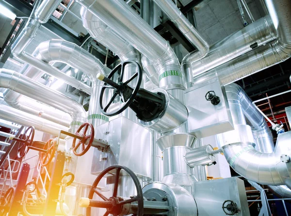 Sanayi Bölgesi, çelik boru hatları, subaplar ve kabloları