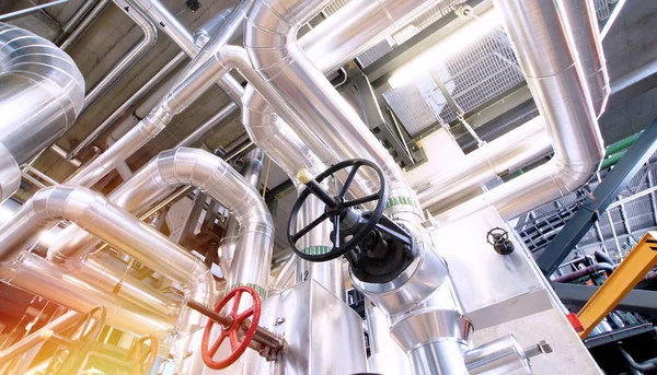 Sanayi Bölgesi, çelik boru hatları, subaplar ve kabloları