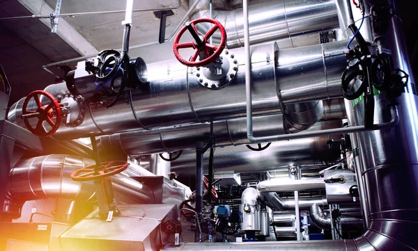 Sanayi Bölgesi, çelik boru hatları, subaplar ve kabloları