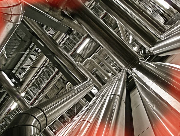 Je nach Größe und Form der Rohre und Ventile in einem Kraftwerk — Stockfoto