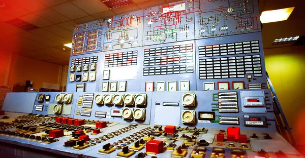 Sala de control de una antigua central eléctrica — Foto de Stock