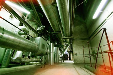 donanımları, kablolar ve borular modern Endüstr içinde bulunan