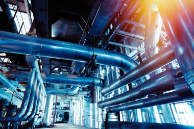 donanımları, kablolar ve borular modern Endüstr içinde bulunan