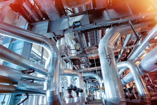 現代の産業用発電所内に見られる設備、ケーブル及び配管 — ストック写真