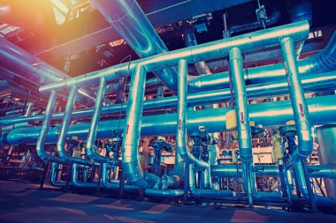 donanımları, kablolar ve borular modern Endüstr içinde bulunan