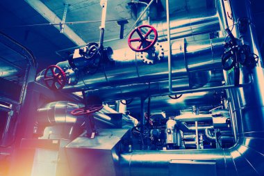 donanımları, kablolar ve borular modern Endüstr içinde bulunan