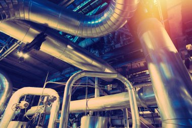 donanımları, kablolar ve borular modern Endüstr içinde bulunan